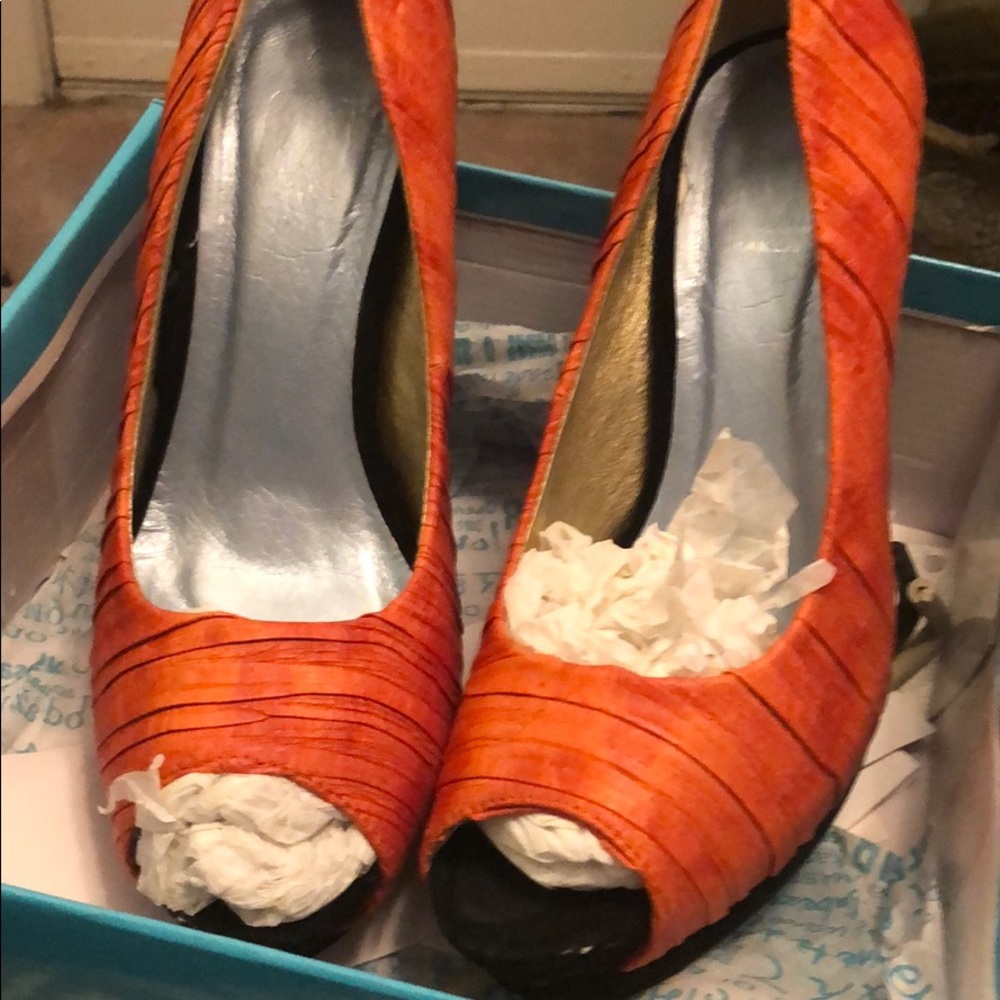 Women’s size 9 orange heels
